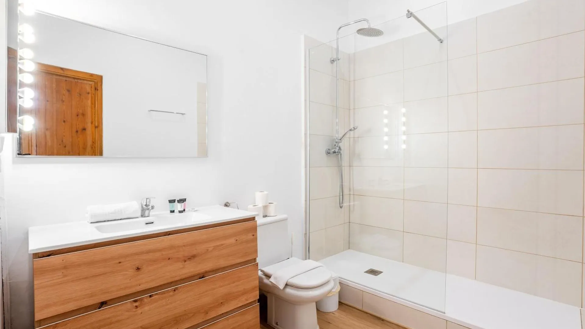 Paseo St Joan Classic 4Bd For 10 Guests Barcelona